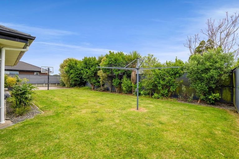 Photo of property in 122 Pohutukawa Place, Waiwhakaiho, New Plymouth, 4312