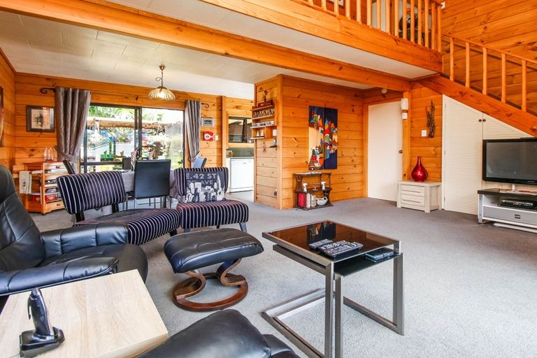 Photo of property in 74 Colwill Road, Massey, Auckland, 0614