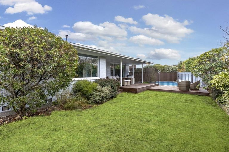 Photo of property in 17 Hillcrest Place, Avonhead, Christchurch, 8042
