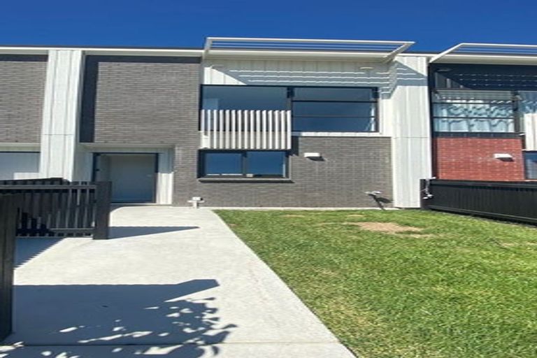 Photo of property in 25a O'meara Street, Swanson, Auckland, 0614