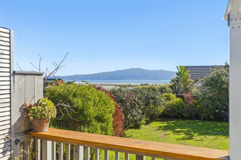 Photo of property in 42 Hicks Crescent, Waikanae Beach, Waikanae, 5036