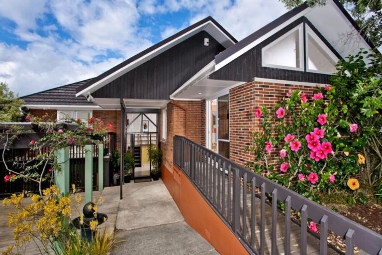 Photo of property in 85 Exmouth Road, Northcote, Auckland, 0627