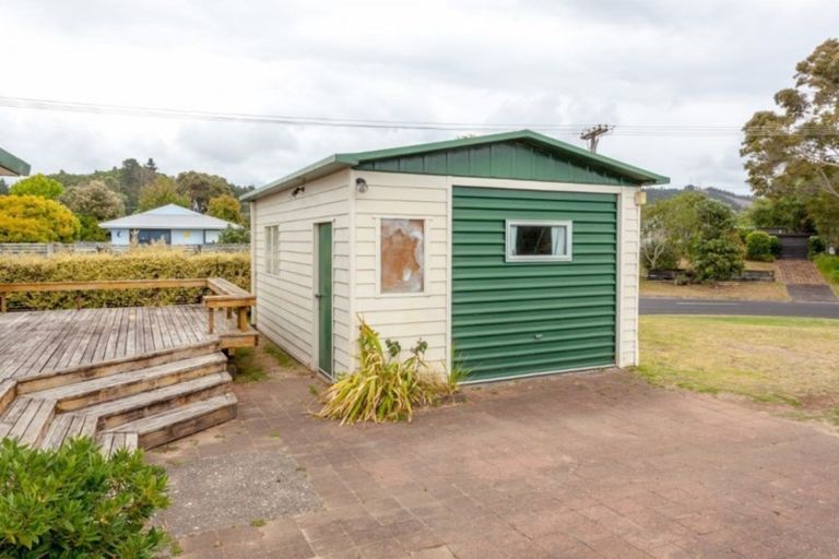 Photo of property in 318 Linton Crescent, Whangamata, 3620