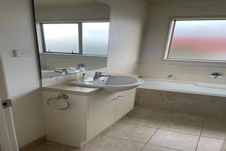 Photo of property in 3 Franheim Crescent, Orewa, 0931