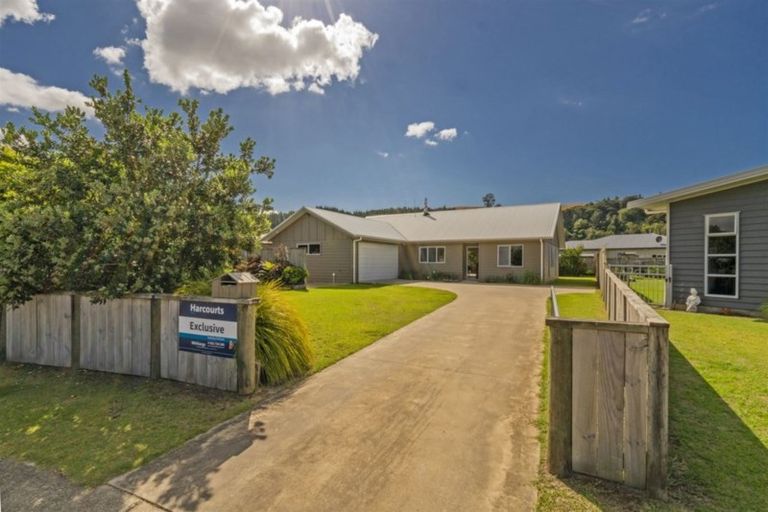 Photo of property in 10 Dotterel Place, Whitianga, 3510