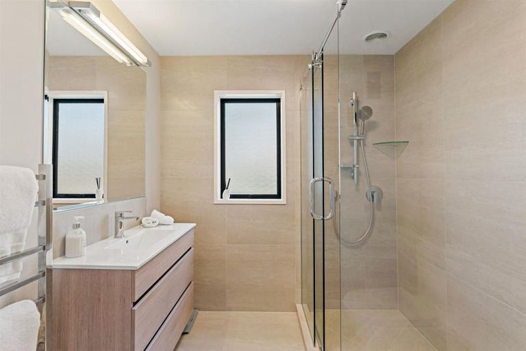 Photo of property in 2/33 Milford Road, Milford, Auckland, 0620