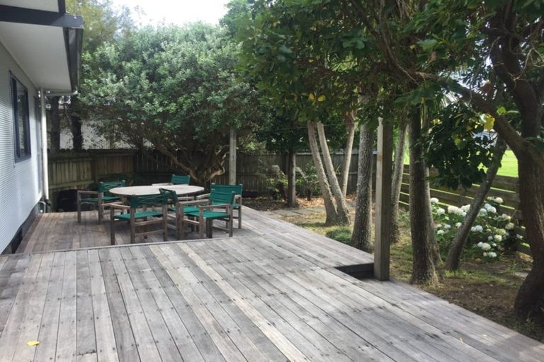 Photo of property in 9 Quo Vadis Place, Red Beach, 0932