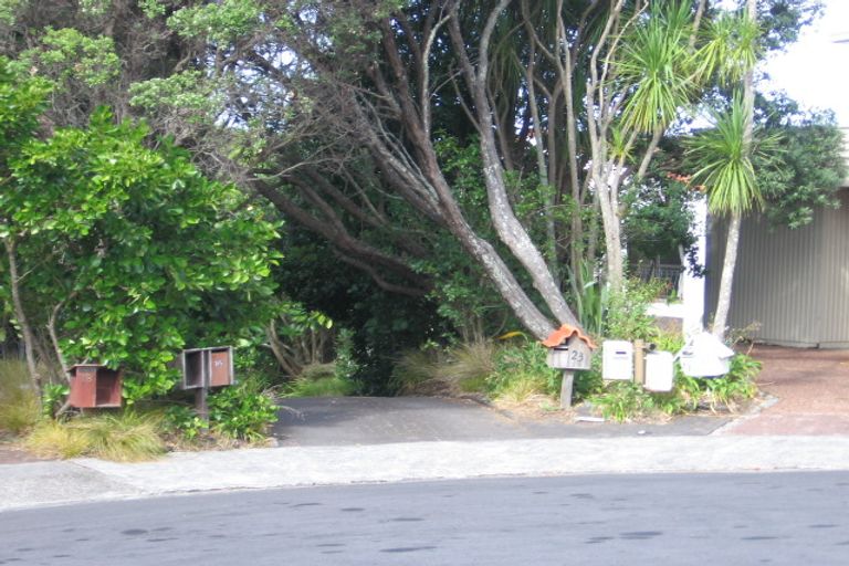 Photo of property in 22 Learmonth Avenue, Birkenhead, Auckland, 0626
