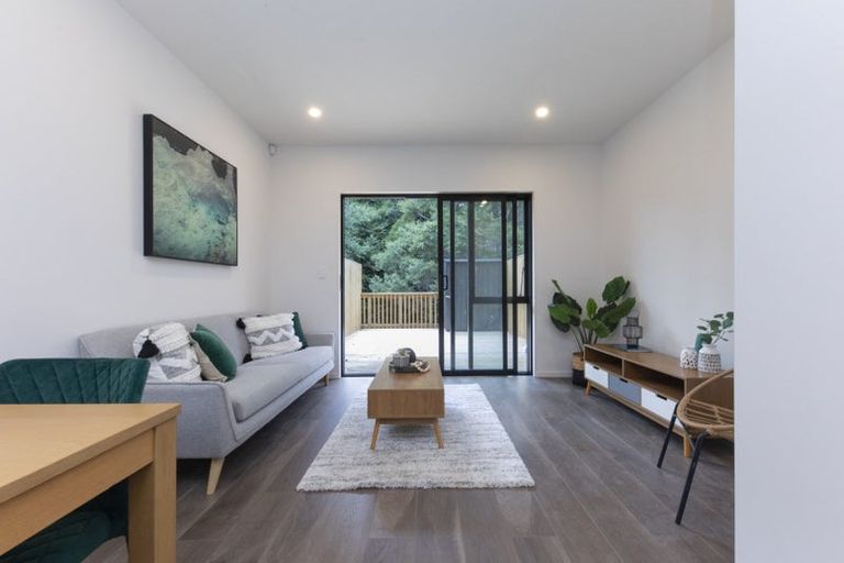 Photo of property in 25 Morihana Close, Glen Eden, 0602