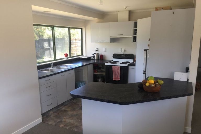 Photo of property in 38 Freyberg Crescent, Waikanae Beach, Waikanae, 5036