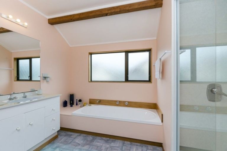 Photo of property in 3 Scorian Close, Karori, Wellington, 6012