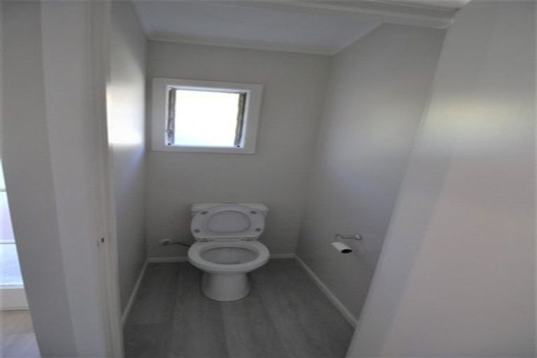 Photo of property in 44 Kervil Avenue, Te Atatu Peninsula, Auckland, 0610