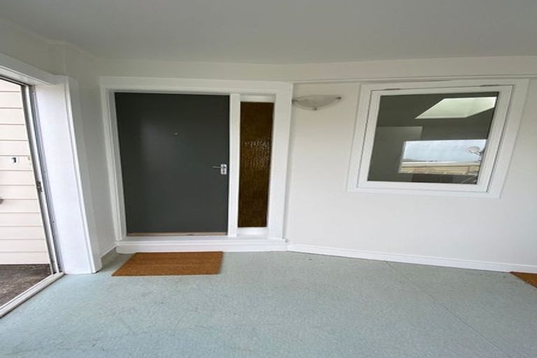 Photo of property in 1 Flint Way, Northland, Wellington, 6012