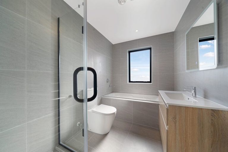 Photo of property in 52 Horokaka Street, Massey, 0614