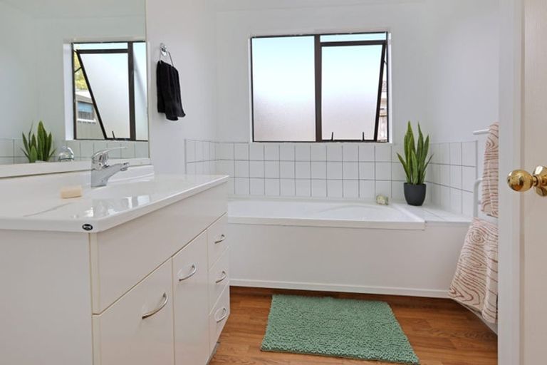 Photo of property in 12 Harvest Drive, Henderson, Auckland, 0612