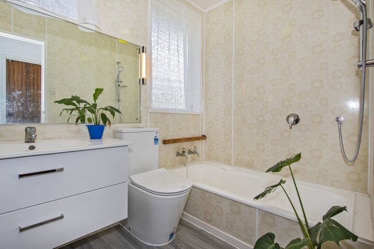 Photo of property in 24 Mountain Road, Morningside, Whangarei, 0110