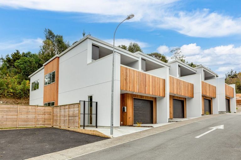 Photo of property in 3 Pakura Place, Wainuiomata, Lower Hutt, 5014