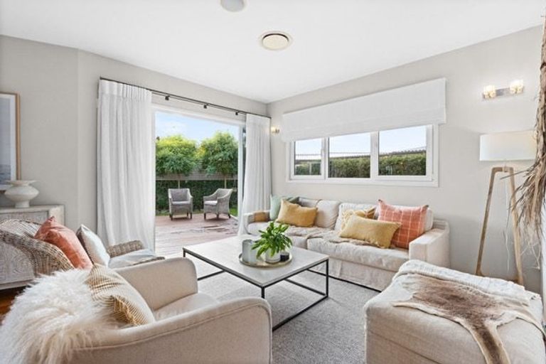 Photo of property in 18a Cambridge Terrace, Taradale, Napier, 4112