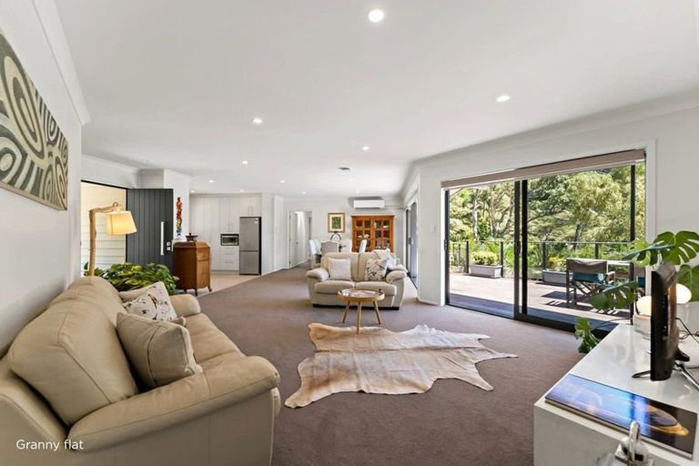 Photo of property in 586 Whitford Road, Whitford, Howick, 2571