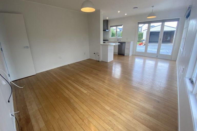 Photo of property in 5 Brookfield Road, Te Atatu Peninsula, Auckland, 0610