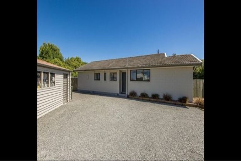 Photo of property in 16 Torlesse Crescent, Darfield, 7510