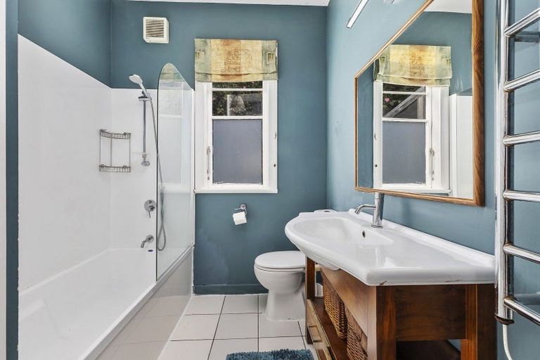 Photo of property in 217 Marine Parade, Seatoun, Wellington, 6022