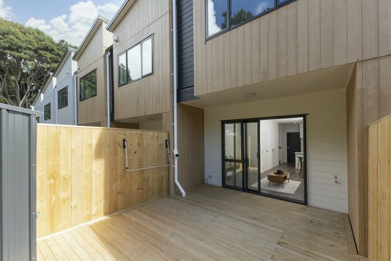 Photo of property in 5 Morihana Close, Glen Eden, Auckland, 0602