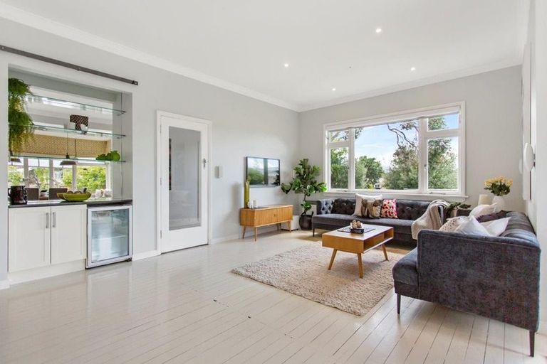 Photo of property in 36 Matapouri Road, Mangere Bridge, Auckland, 2022