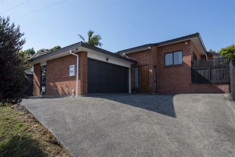 Photo of property in 9 Cloghan Close, Massey, Auckland, 0614