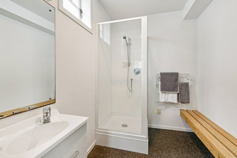 Photo of property in 6 Seabreeze Road, Narrow Neck, Auckland, 0624