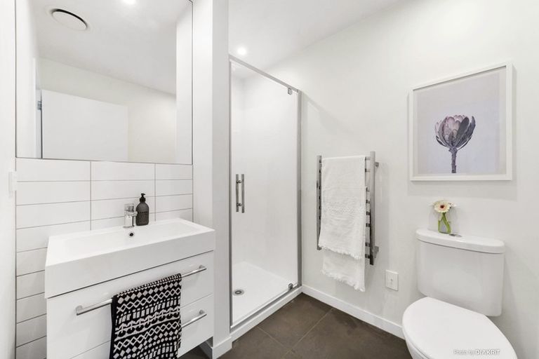 Photo of property in 2u7 Stone Street, Miramar, Wellington, 6022