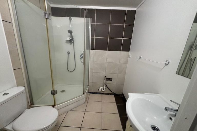Photo of property in 1/23 Woodcote Drive, Glenfield, Auckland, 0629