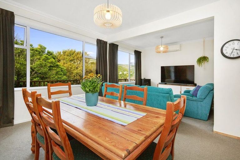 Photo of property in 6 Thomas Hook Street, Tawa, Wellington, 5028
