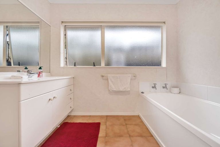 Photo of property in 50a Torkar Road, Clarks Beach, 2122