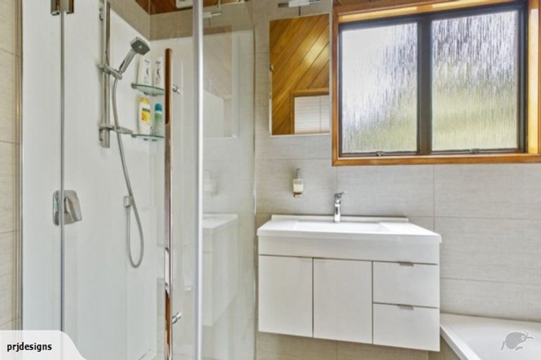 Photo of property in 15 Karen Road, Laingholm, Auckland, 0604