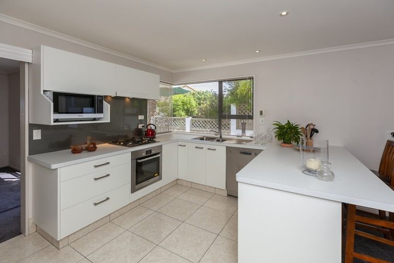 Photo of property in 83 Kakariki Grove, Waikanae, 5036