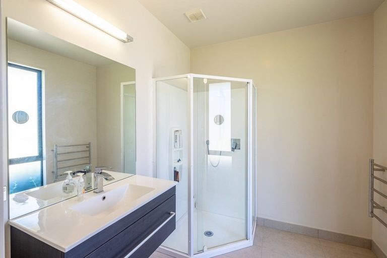 Photo of property in 128 Kings Drive, Wanaka, 9305