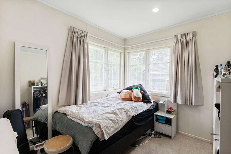 Photo of property in 47 Neil Avenue, Te Atatu Peninsula, Auckland, 0610