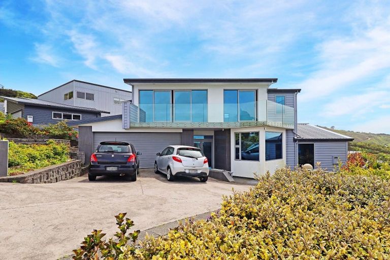 Photo of property in 63 Tamworth Crescent, Newlands, Wellington, 6037