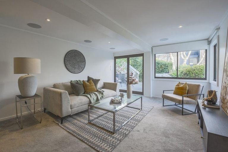 Photo of property in 2/24 Colonial Road, Birkenhead, Auckland, 0626