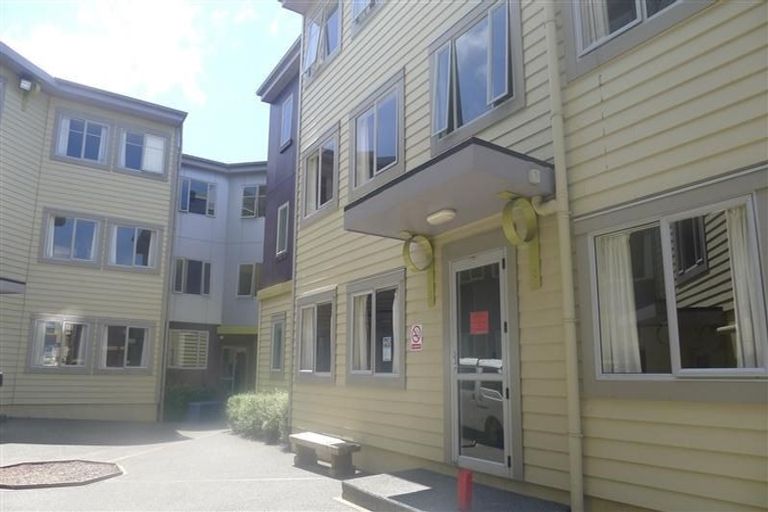 Photo of property in Basin Reserve Complex, 13/4 Sussex Street, Mount Cook, Wellington, 6021