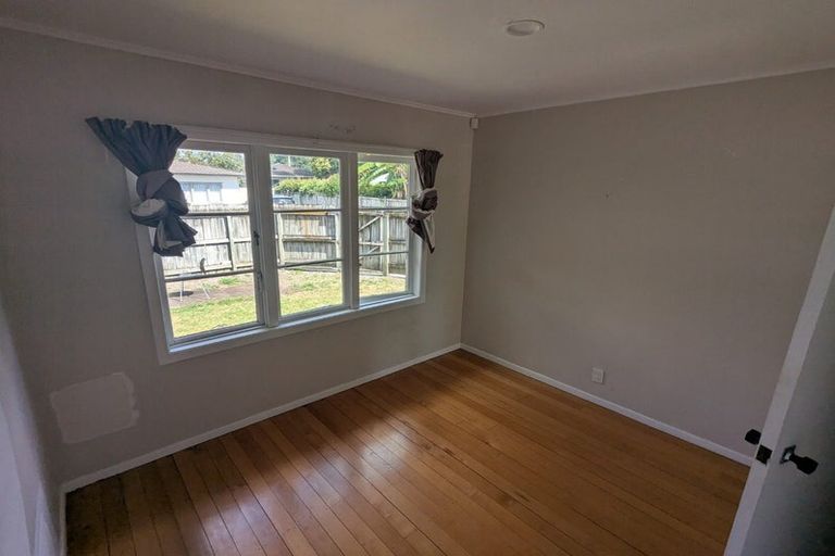 Photo of property in 30 Kervil Avenue, Te Atatu Peninsula, Auckland, 0610