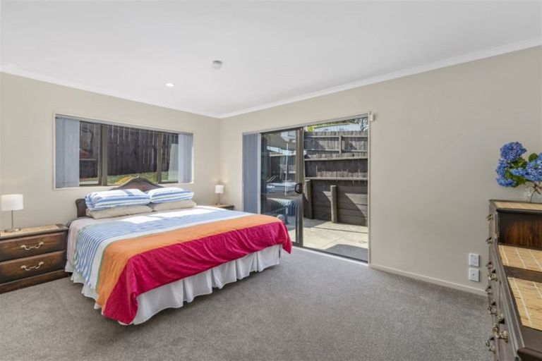 Photo of property in 9 Cloghan Close, Massey, Auckland, 0614