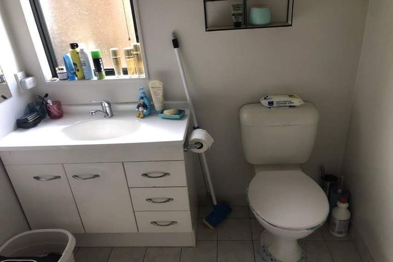 Photo of property in 1/112 Seaview Road, Glenfield, Auckland, 0629