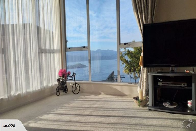 Photo of property in 2b Sunhaven Drive, Newlands, Wellington, 6037