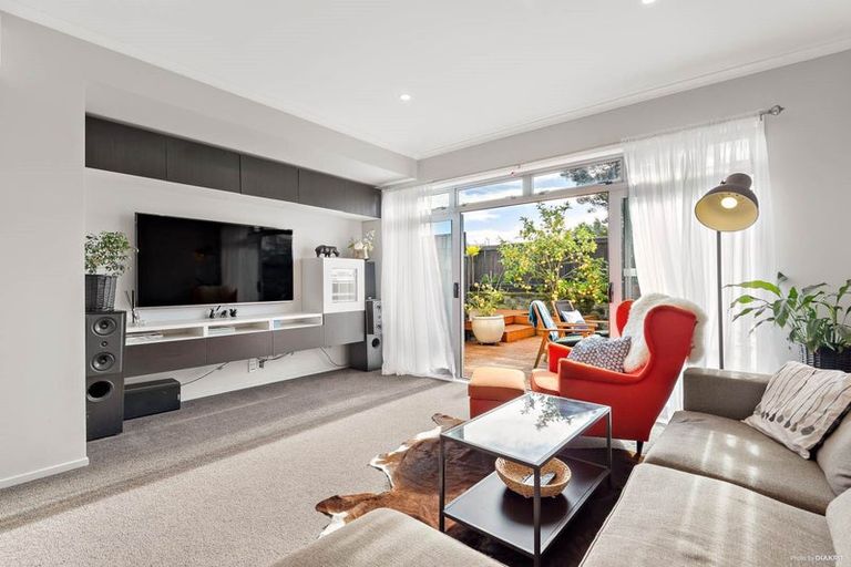 Photo of property in 22 Teal Way, Hobsonville, Auckland, 0616