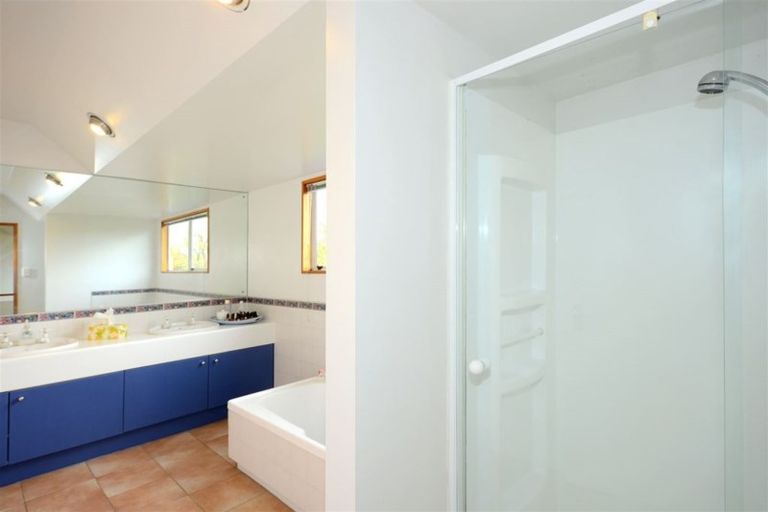 Photo of property in 16 Huntingdon Place, Avonhead, Christchurch, 8042