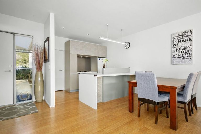 Photo of property in 73 Saddleback Grove, Karori, Wellington, 6012