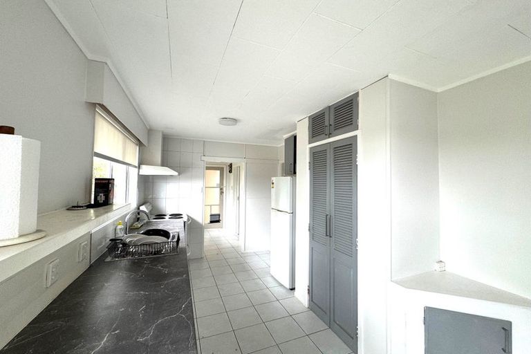Photo of property in 14 Waari Avenue, Sunnyvale, Auckland, 0612
