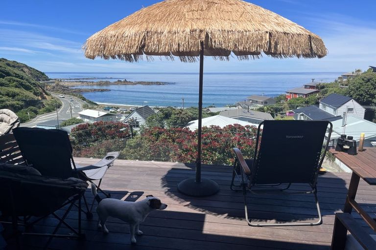 Photo of property in 10 Cave Road, Houghton Bay, Wellington, 6023